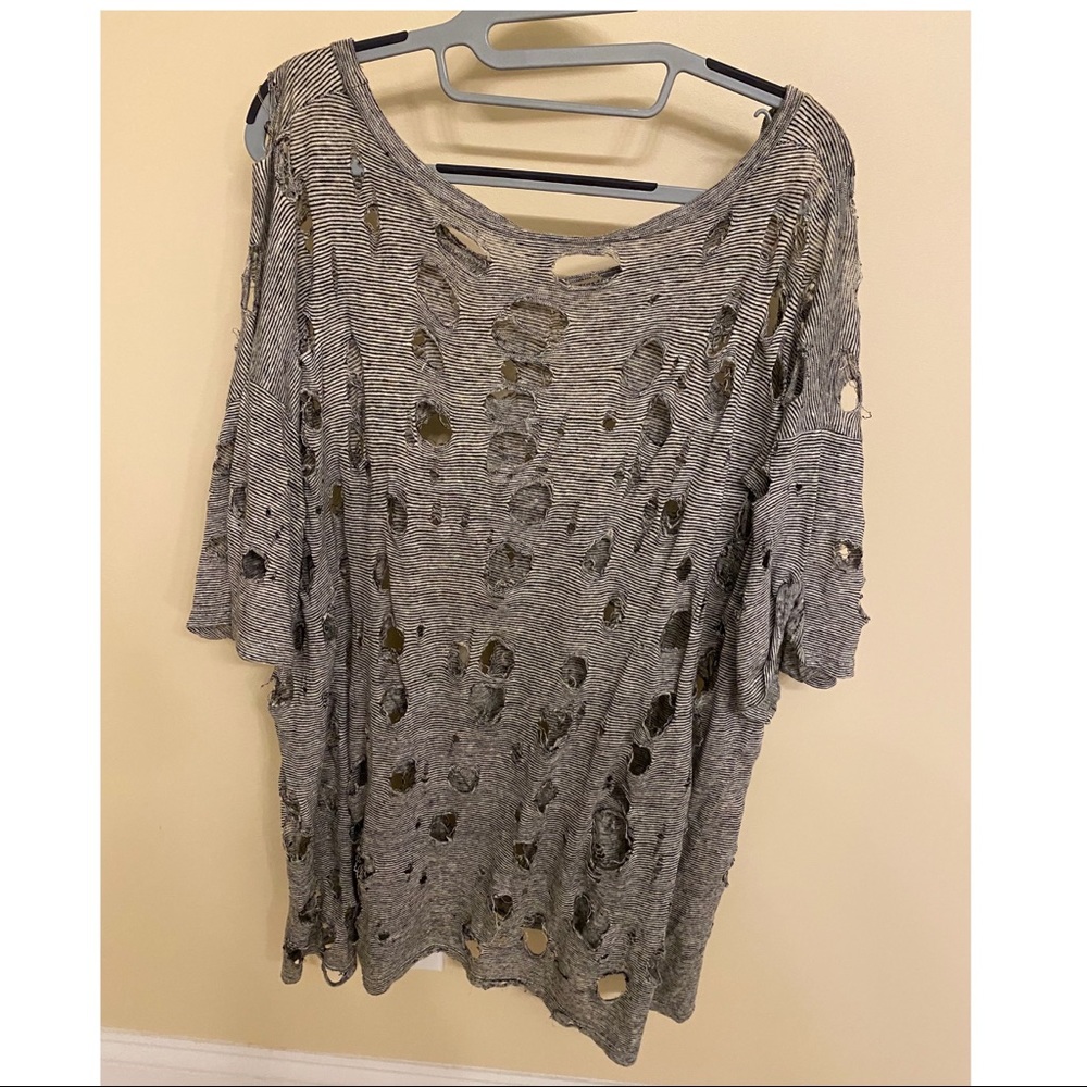 Emma & Sam Ripped short sleeve! - Picture 2 of 3